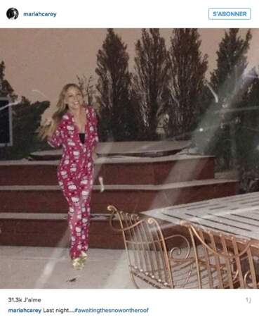 Mariah Carey attend la neige en pyjama sur sa terrasse
