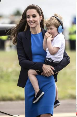 Prince George s'apprête à effectuer son premier vol en hélicoptère (le 8 juillet 2016)
