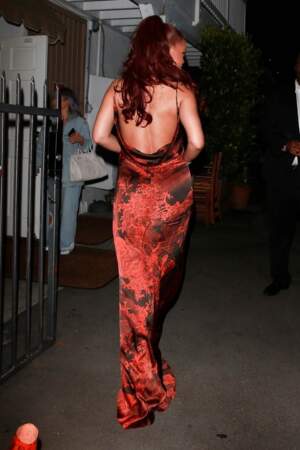 Rihanna maximise l'effet sirène avec sa demi-queue de cheval et ses cheveux rouges