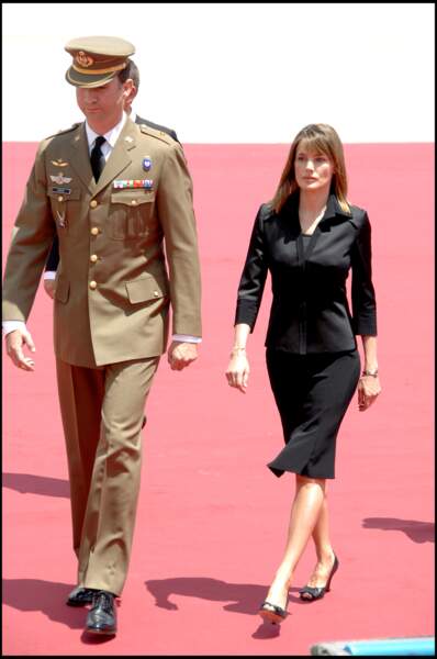 Felipe et Letizia d'Espagne lors d'une cérémonie en hommage aux soldats tués au Liban, le 26 juin 2007