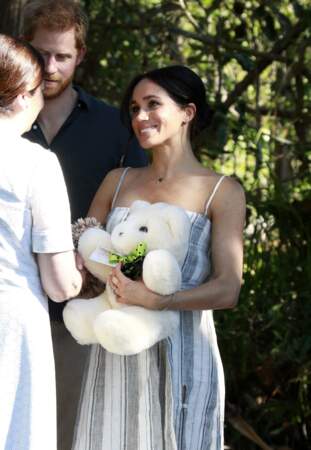 Meghan Markle, enceinte, porte un collier symbolique en Australie, signé Pascale Monvoisin, créatrice française.