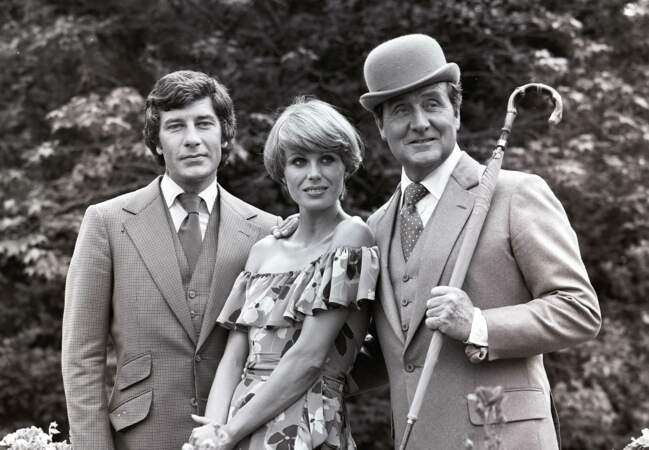 Patrick MacNee avec Joanna Lumley et Gareth Hunth en 1976