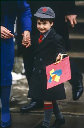 15 janvier 1987 : le prince William fait sa première rentrée à la Wetherby School, très souriant
