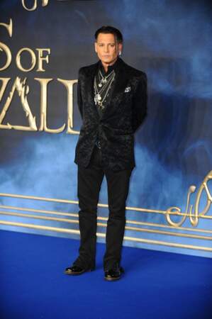 Johnny Depp semblait aller mieux lors de la première du deuxième volet des Animaux Fantastiques