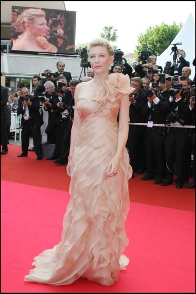 Cannes 2008 : Cate Blanchett en robe nude, longue à volants 