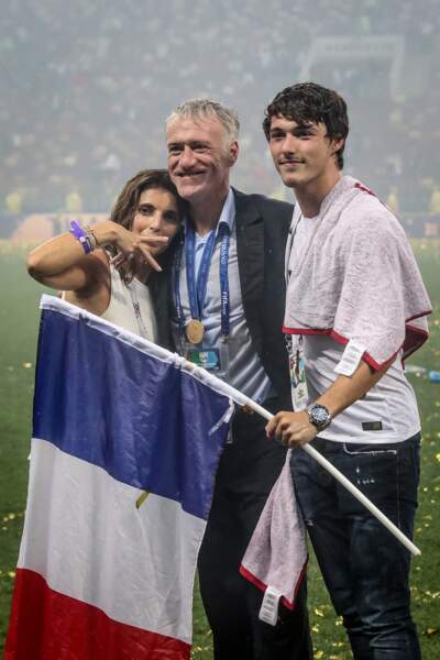 Didier Deschamps, sa femme Claude et leur fils Dylan, heureux de la victoire des Bleus à la Coupe du monde 