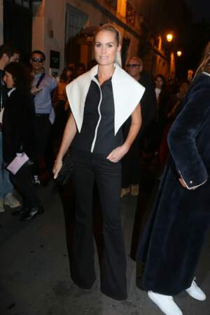 Laeticia Hallyday a assisté au premier défilé Jacquesmus qui ouvrait la Fashion Week à Paris