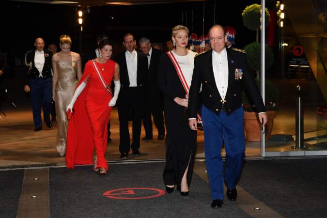 La princesse Charlene, très chic, et le prince Albert II de Monaco