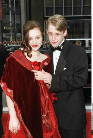 Macaulay Culkin avec sa petite amie Rachel Minor, lors des Tony Awards en 1998