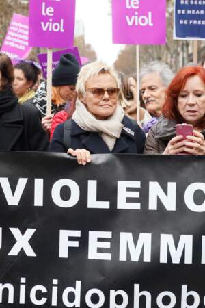 Muriel Robin lors de la manifestation organisée contre les violences faites aux femmes
