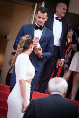 Laury Thilleman et Juan Arbelaez en amoureux à Cannes le 23 mai 2017