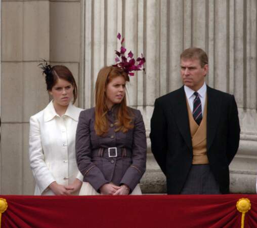 Beatrice et Eugenie d'York avec le prince Andrew lors de la parade "Trooping of The Colour" en 2005