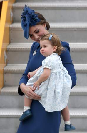Kate Middleton et la princesse Charlotte à l'aéroport de Victoria au Canada, le 24 septembre 2016