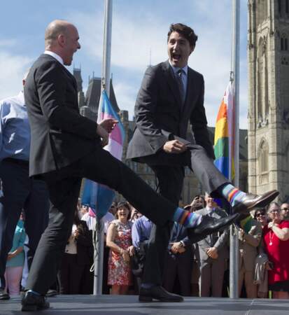 Justin Trudeau et ses chaussettes arc en ciel le jour de la gay pride le 14 juin 2017