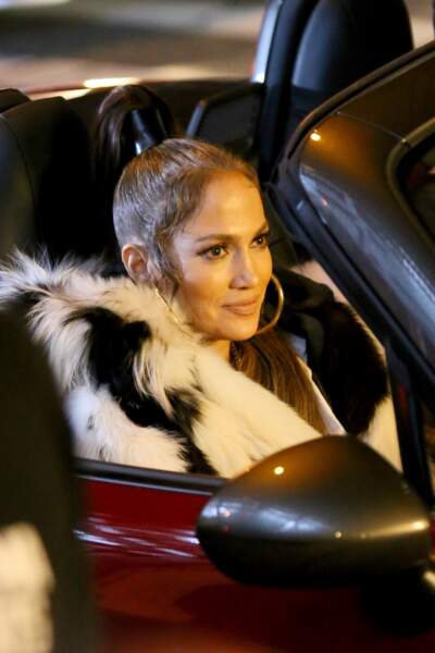 Jennifer Lopez toujours aussi belle à 48 ans