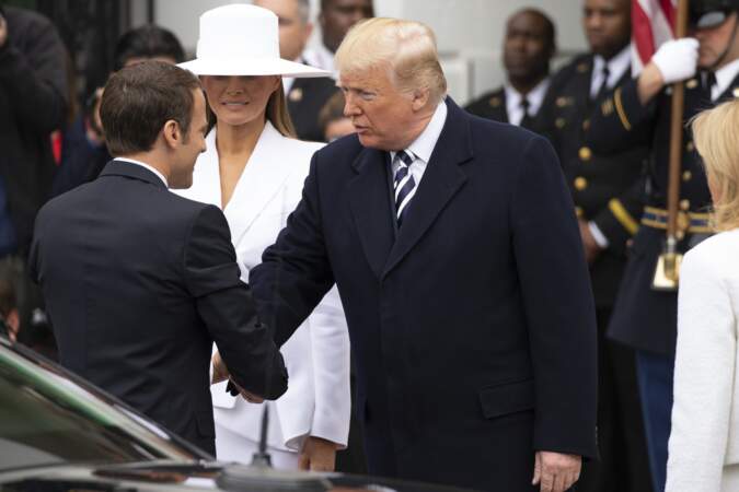 Emmanuel Macron serre la main de Donald Trump à la Maison Blanche ce mardi 24 avril