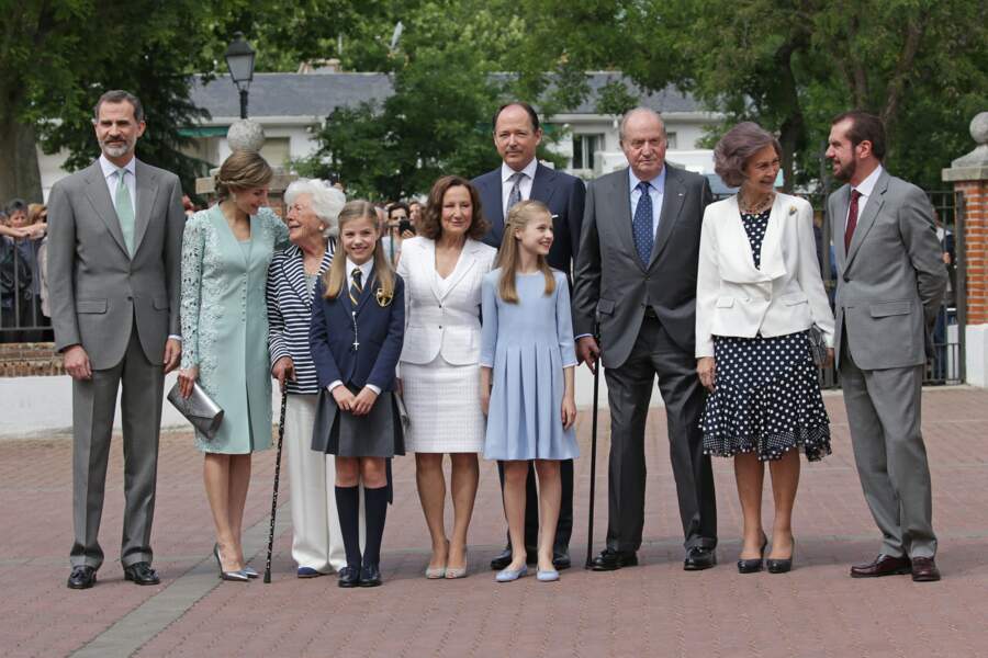 La famille royale a assisté à la première communion de la princesse Sofia à Madrid, ce 17 mai 2017.