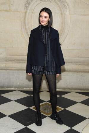 Charlotte Le Bon adopte la coupe carrée et le look épuré, très chic, pour le défilé printemps été 2019 Dior.