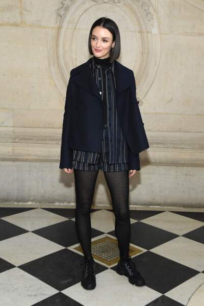 Charlotte Le Bon adopte la coupe carrée et le look épuré, très chic, pour le défilé printemps été 2019 Dior.