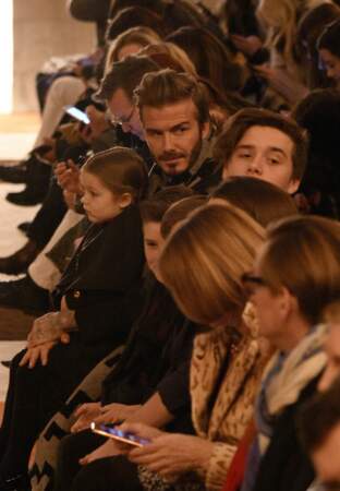 David Beckham, Harper Seven, Cruz, Romeo et Brooklyn au front row du show Victoria Beckham
