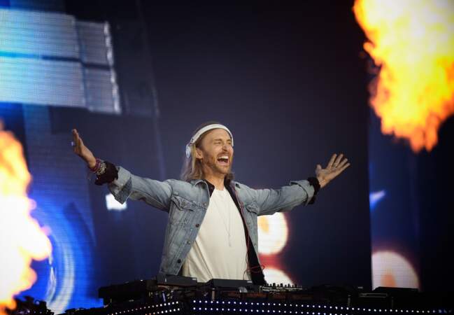 David Guetta met le feu à la Fan Zone