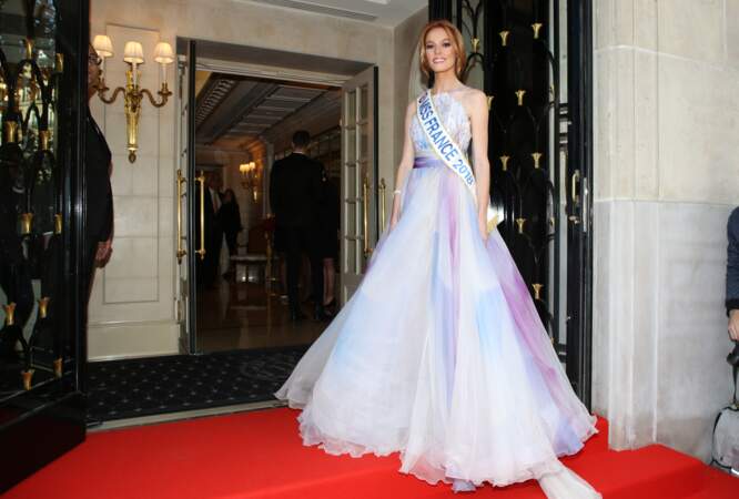 Maëva Coucke, Miss France 2018, dans une sublime robe Georges Chakra lors du "Global Gift Gala" le 25 avril 2018