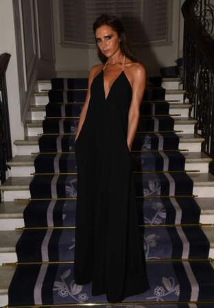 Victoria Beckham divine dans sa longue silhouette vaporeuse