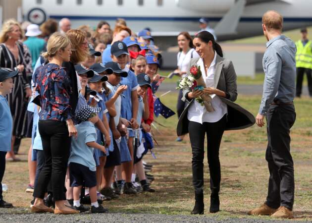Meghan Markle avait le même look que Kate Middleton en Australie à quelques jours et une chemise près !