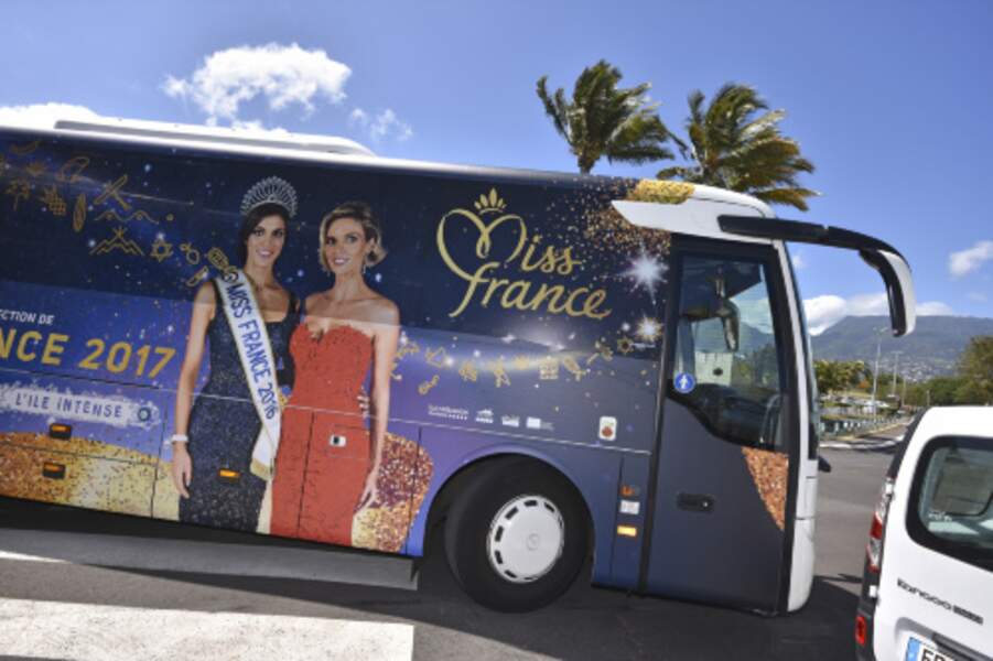 Arrivée de Sylvie Tellier, Miss France 2016 et les prétendantes au titre de Miss France 2017 à la réunion. ANAKAO
