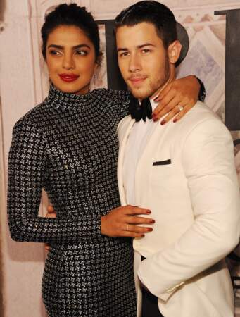 Priyanka Chopra et son fiancé Nick Jonas, ultra chic et amoureux