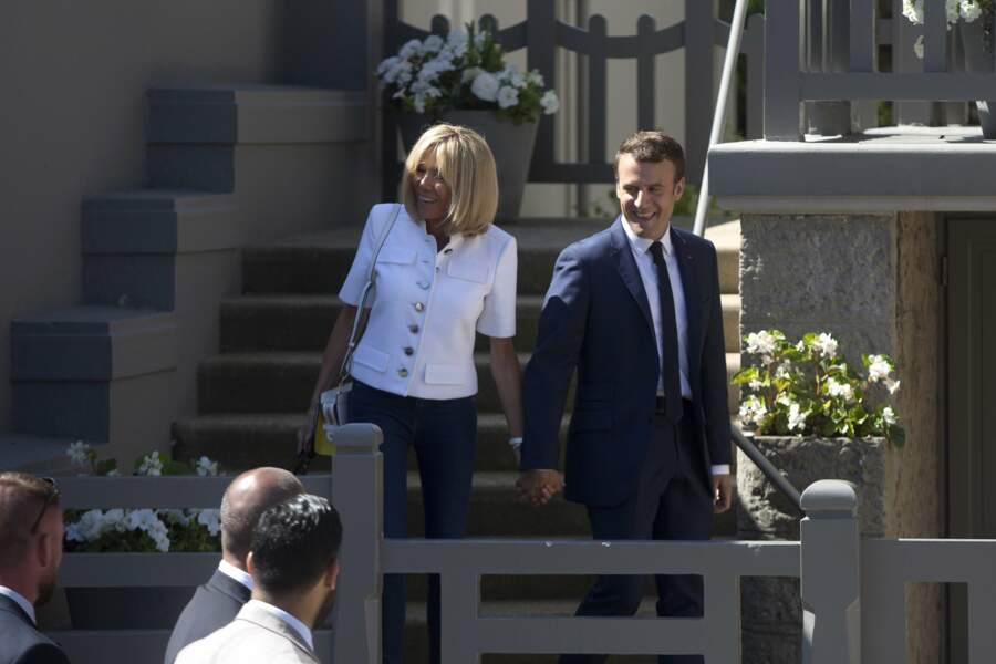 Brigitte et Emmanuel Macron au Touquet  devant leur maison le 11 mai pour le vote des Législatives
