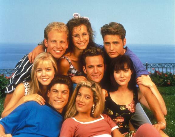 Luke Perry et les acteurs de la série "Beverly Hills", en 1991