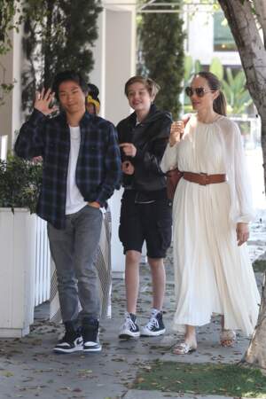 Angelina Jolie était accompagnée de Shiloh, Zahara et Pax Jolie-Pitt lors de cette sortie familiale