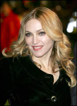 Madonna et ses cheveux longs ondulés à Londres en 2007