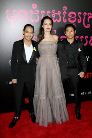 Maddox et pax Thien, très beaux en costume pour Angelina Jolie
