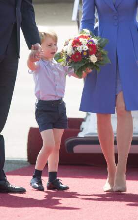 Le bouquet de fleurs offert à Kate Middleton semble ravir le prince George