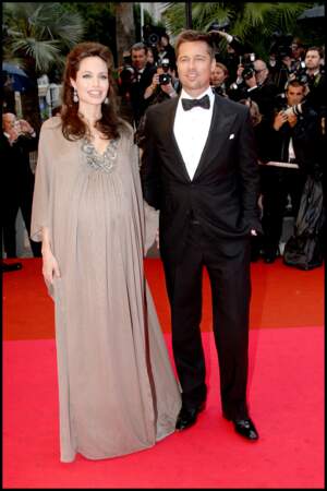 Angelina Jolie enceinte de ses jumeaux, un garçon et une fille, Knox Leon et Vivienne Marcheline