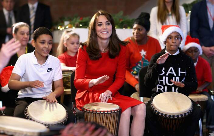 La duchesse de Cambridge s'essaye aux percussions