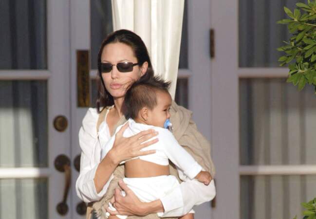 Angelina Jolie et Maddox peu après son adoption Cambodge