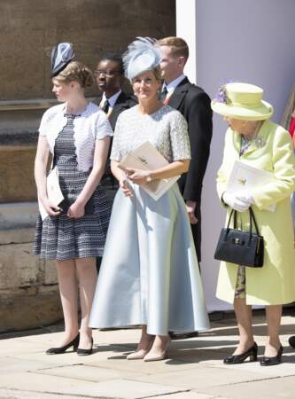 Lady Louise, avec Sophie Rhys-Jones et sa grand-mère Elisabeth II, à Windsor, en mai 2018