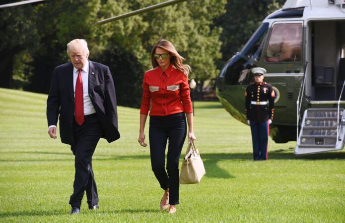 Melania Trump et Donald trump arrivent à Washington, elle est à plat