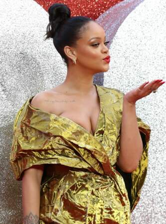 Le chignon haut tiré de Rihanna