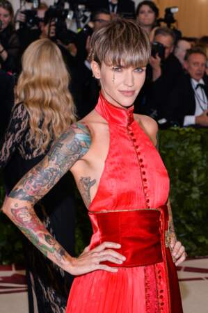 Pour Ruby Rose, les tatouages sont forcément très colorés et cachent les bras entiers