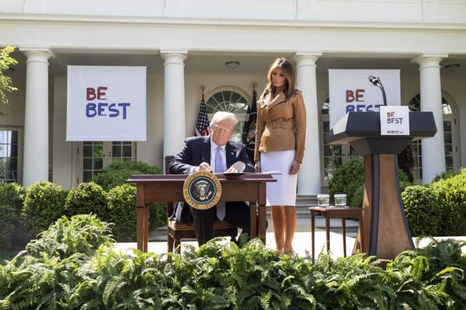 Melania Trump en veste en cuir Ralph Lauren à Washington, le 7 mai 2018