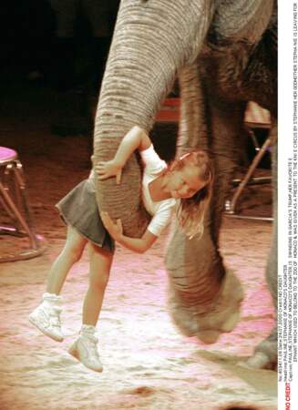 La princesse Stéphanie de Monaco initie sa fille Pauline aux joies du cirque. 2000