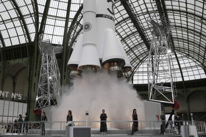 Le décollage de la fusée au défilé Chanel, Fashion Week de Paris