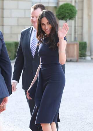 Meghan Markle, sublime dans sa robe bleue, à la veille de son mariage avec le prince Harry