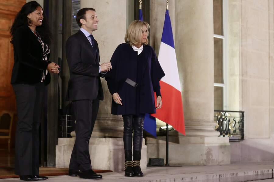 Brigitte Macron en look rock chic avec slim et bottines à l'Elysée