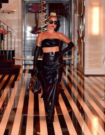 Lady Gaga a été aperçue à la sortie de son hôtel à New York, ce lundi 24 juin