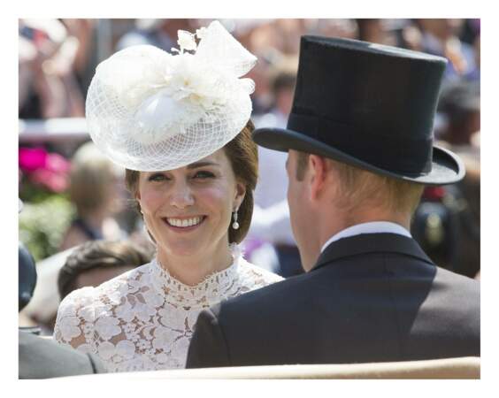 Le chapeau à fleurs blanches de Kate Middleton au Royal Ascot, le 20 juin 2017